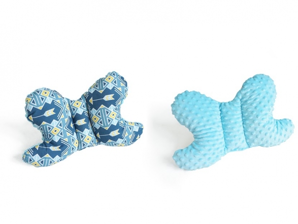 Baby Nellys Oboustanný polštářek Motýlek - ornamenty, minky modrá